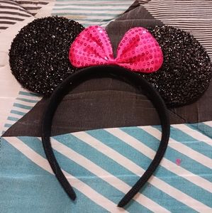 Minnie ears with pink bow